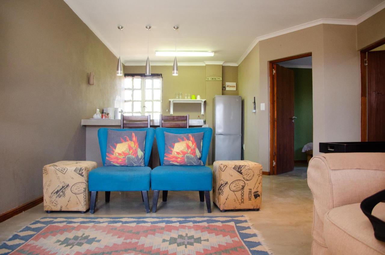 Desert Dew Guest House Hutchinson Exterior photo